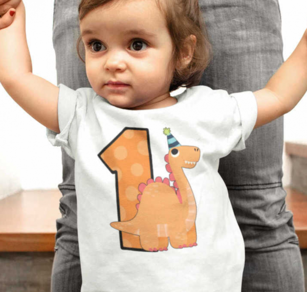 Kaos dengan gambar dinosaurus